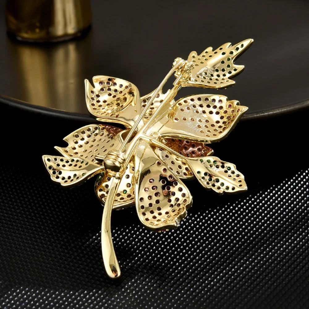 Exquisite Brooch for Women Pink Diamond High-end Temperament Suit Accessories Pin Niche Design Party Office Coat Accessories