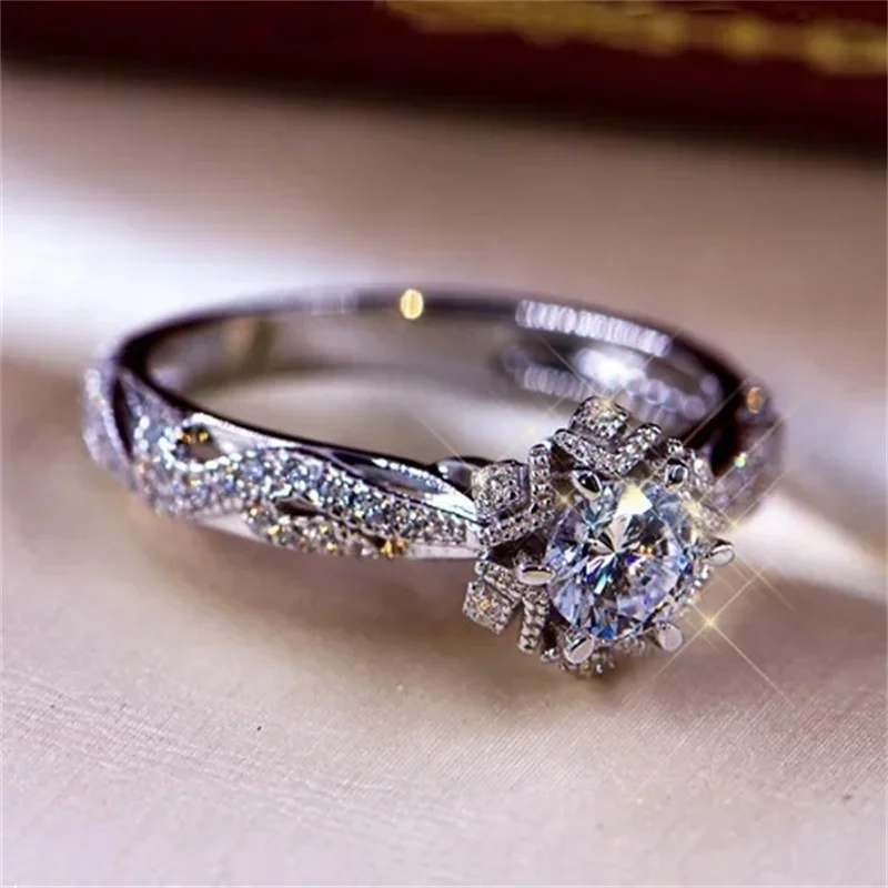 Super Shining Women Fashion Ring Exquisite Silver Color Inlaid Round Flower Stones Wedding Rings for Women Engagement Jewelry