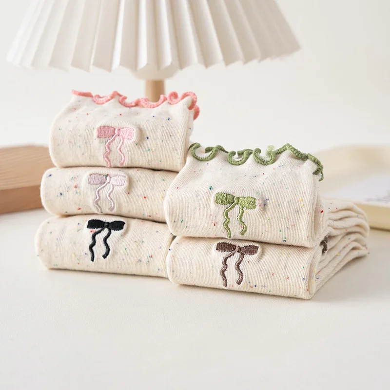 5 pares de calcetines de tubo medio con borde de hongo de puntos simples y modernos de nuevo estilo de otoño e invierno para mujer con lazo de encaje calcetines largos para mujer