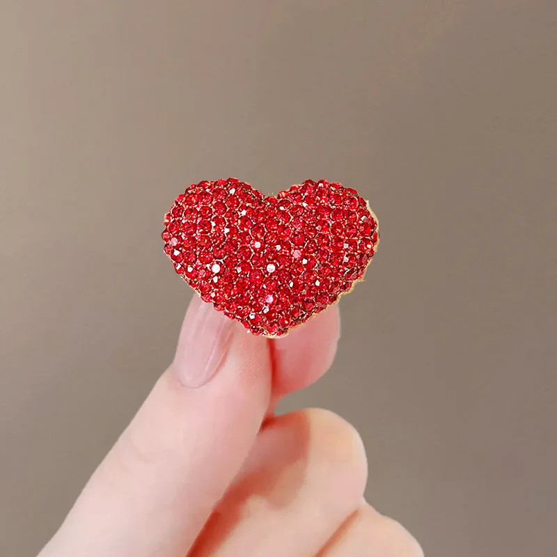 1 PCS love rhinestone boutonnier brooch women's high-end temperament chest flower pin trend accessories luxury clothes accessory