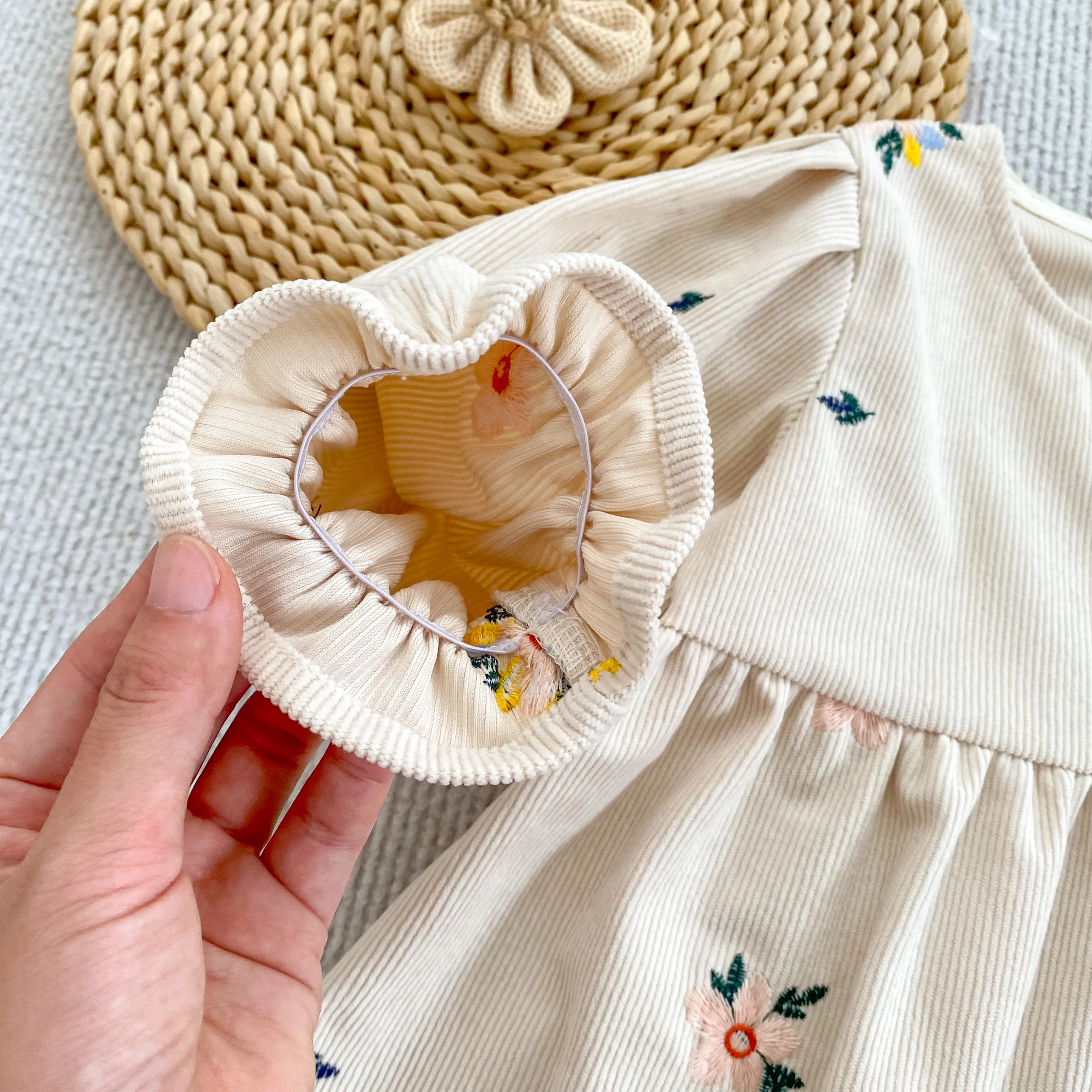 2026 Neues Herbst-Winter-Kleid für Mädchen 2-6 Jahre, Cordkleid mit Blumenstickerei, Langen Puffärmeln und Rundhalsausschnitt, A-Linien-Kleid – Detail 11