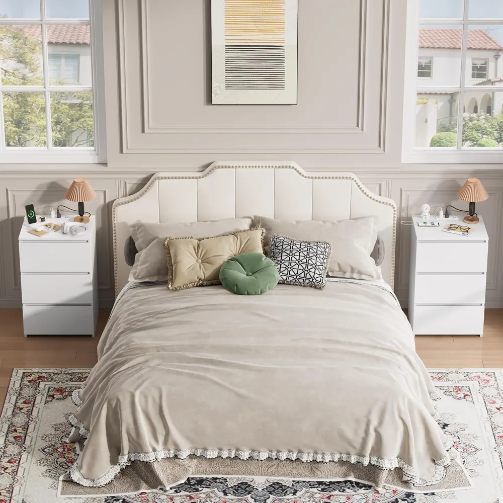 طقم منضدة بيضاء مكون من 2، حامل ليلي أبيض 26 بوصة مع محطة شحن، طقم منضدة 2 مع منافذ USB ومنافذ طاقة، سيلي