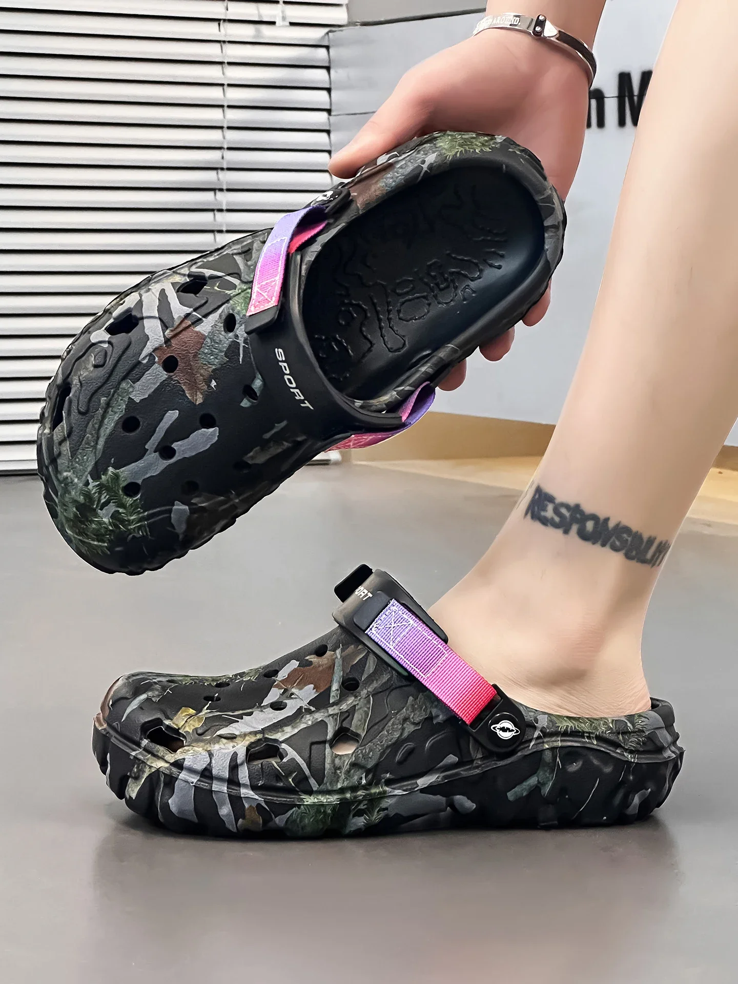 Neue Herren-Clogs, Pantoffeln, Sandalen, Gartenschuhe, flache Tarnmuster-Sandalen, Herren-Sneaker, Outdoor-Flip-Flops, Hausschuhe – Detail 7