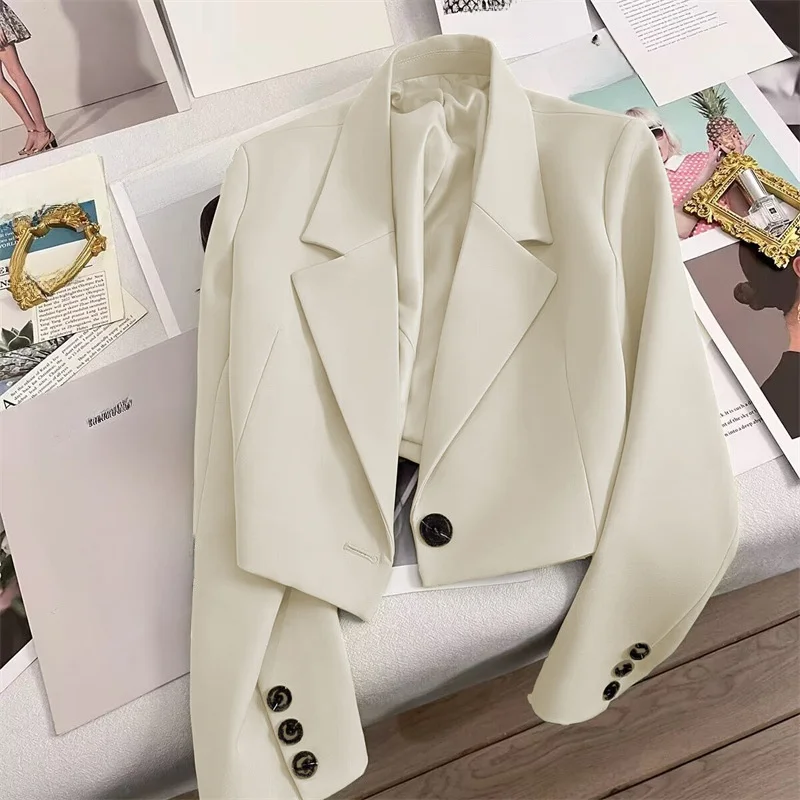 

Короткий женский пиджак для студенток, универсальный, бежевый, новый стиль 2023 года, весенний, из полиэстера, стандартной толщины, с отложным воротником