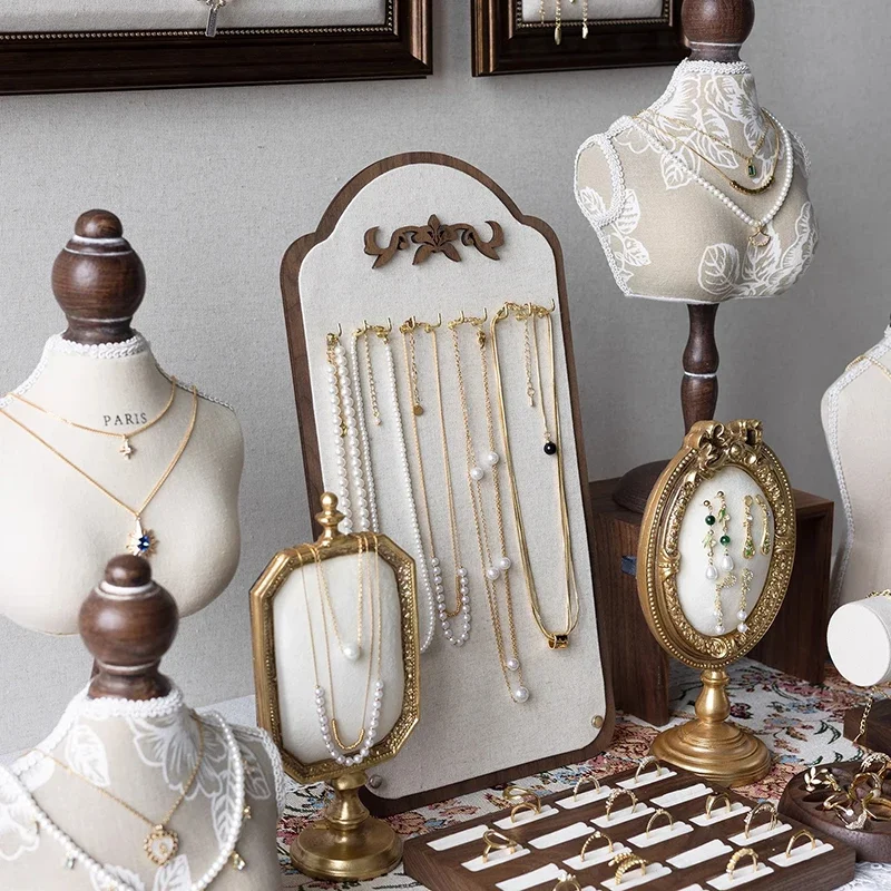 Luxury Necklace Display Portrait Model Wooden Window Jewelry Displays Rack Counter Bracelet Ring Organizer Display Props