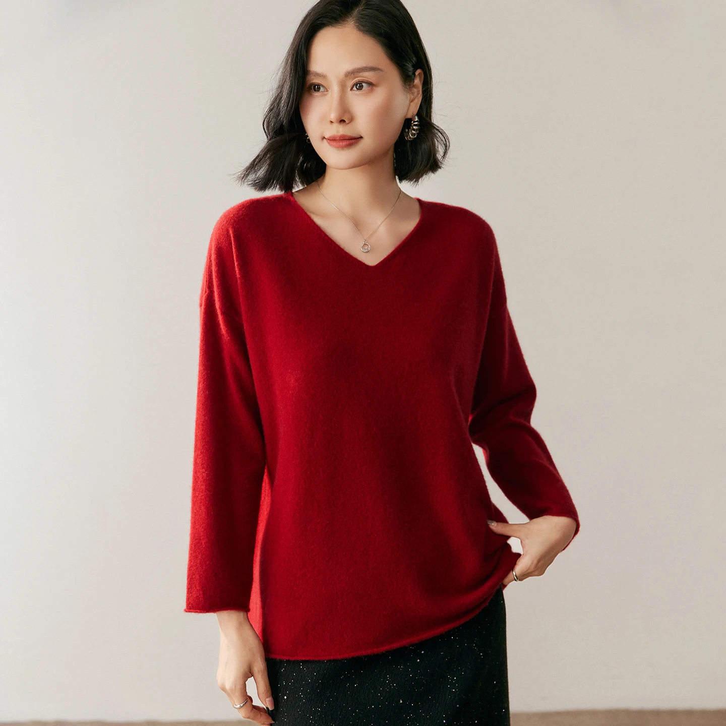 Sweter damski 100% kaszmir na jesień i zimę 2025, dekolt w serek, miękki, luźny krój, wysokiej jakości dzianina kaszmirowa na wiosnę, topy.