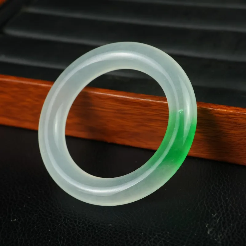 

Classic Simple High Ice Round Bar Bracelet, Suitable for Daily Wear and Jade Bracelet