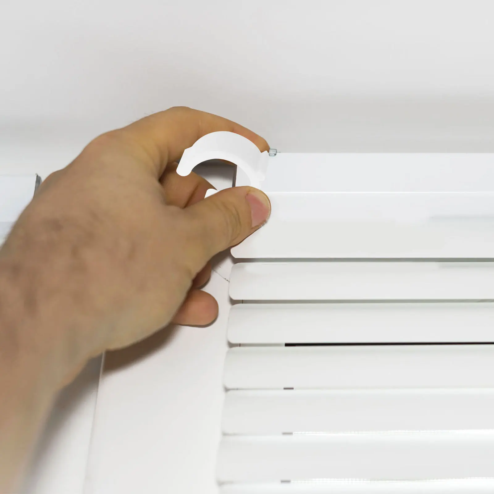 

4Pcs Curtain Brackets Buckles U Shaped Anti Slip Pads 26-28mm Ceiling Shower Home Decor White Simple Appearance Design