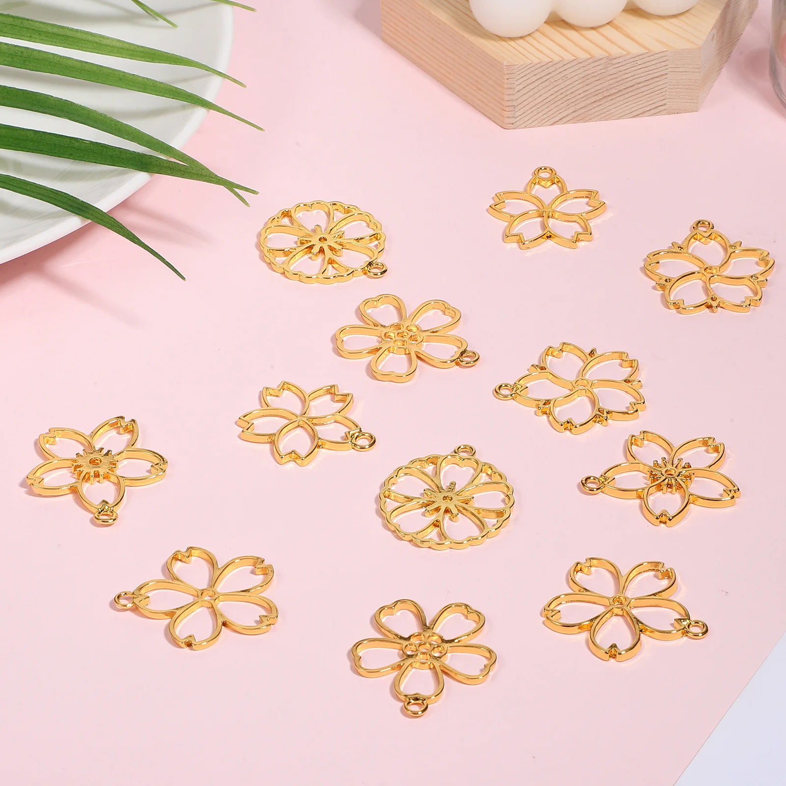 12 قطعة إطار مجوف سحر أنماط زهرة مختلفة قلادة أقراط القلائد أساور Crafts بها بنفسك الحرف زهرة سحر #3