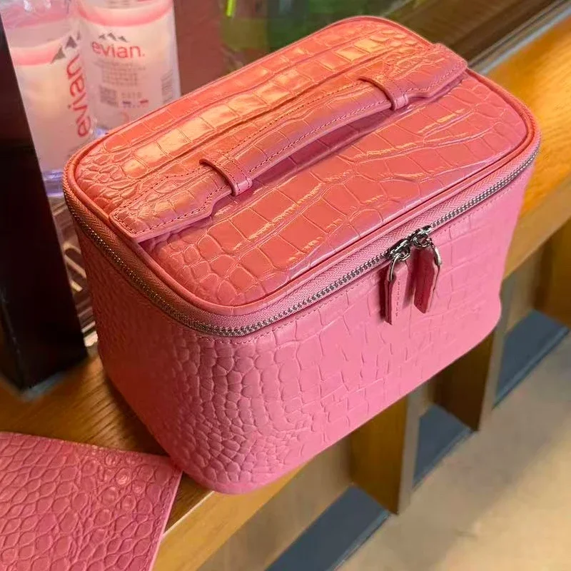 27High quality crocodile patterned top layer cowhide makeup bag for women's travel, portable toiletry bag, practical storage bag