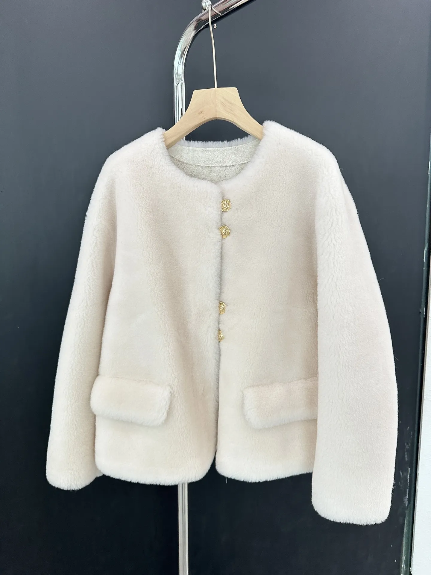 

2024 Winter Fashion New Women's ClothingWool Fur Coat 1001