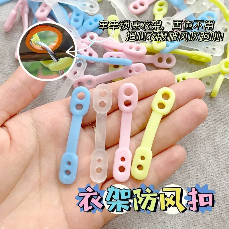 Flexible Dual-Prong Plastic Clip for Outdoor Use – Weather-Resistant, Non-Slip Grip, Lightweight Design, Supports 1–3 kg Load, A