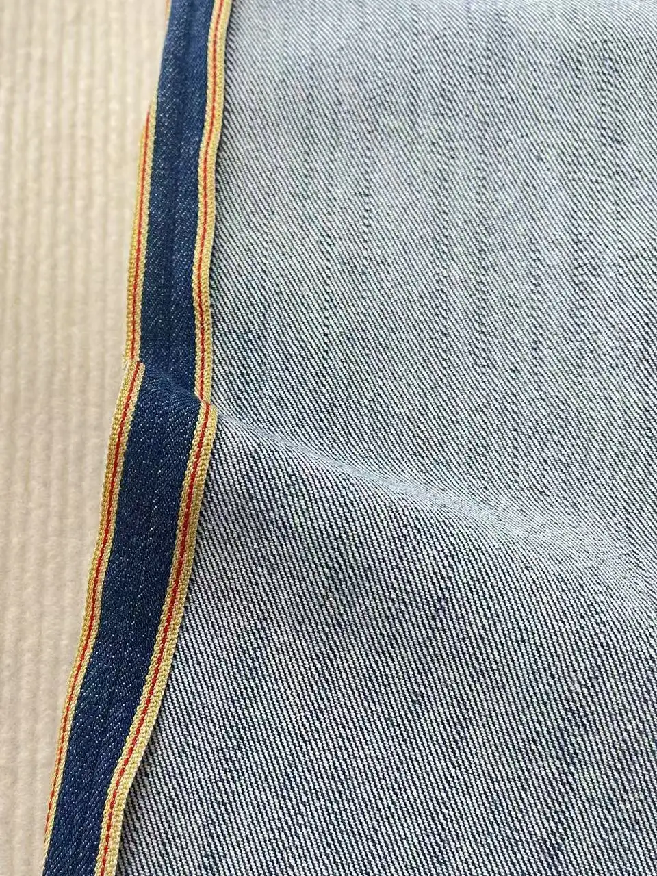 ฤดูร้อนน้ําหนักเบา 11oz สีแดง Selvedge DENIM Magnolia กางเกงยีนส์อินเทรนด์ผ้าฝ้าย 99% ล้างยืด Slim Tapered Fit กางเกงผู้ชาย 5KM