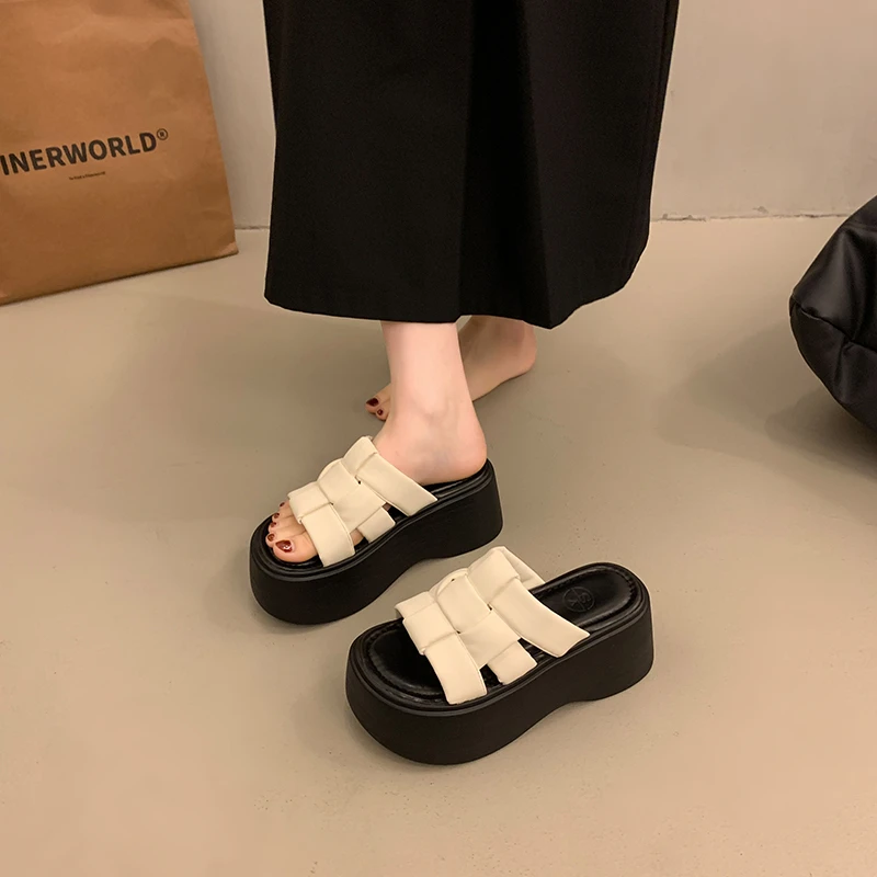 スリッパ女性の夏のスライドファッションプラットフォーム女性の靴高級-2025-ビーチスキャンダルビーチシューズスリッパ女性の夏の高級-s