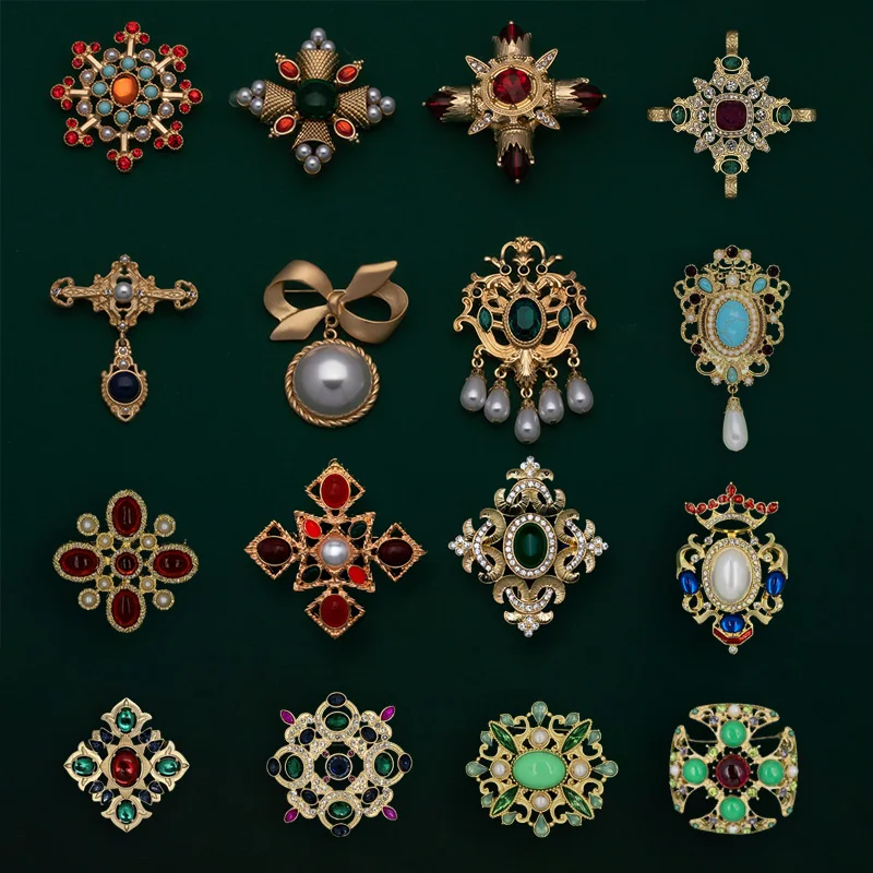 Barokke Vintage Gouden Kleur Kristal Parels Pin Broches Gem Hollow Geometrische Rechthoek Broche Kraag voor Vrouwen Sieraden