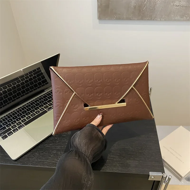 Bolso de mano de negocios para mujer brillante de charol con abrazadera simple para las axilas