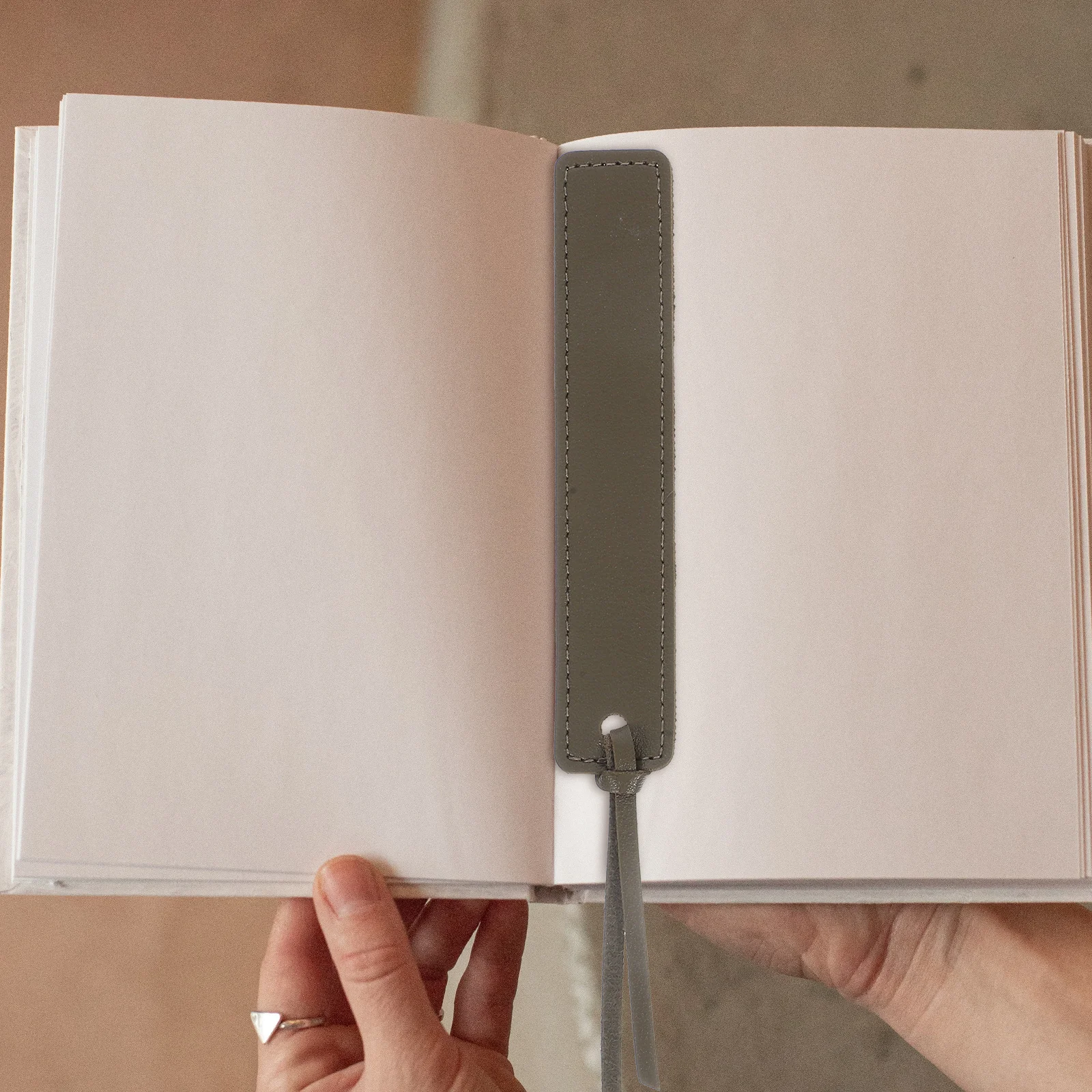 

6Pcs PU Classic Stitched Vintage Bookmark Page Markers Reading Accessories for Book Lovers Men Women Book Marks for Men