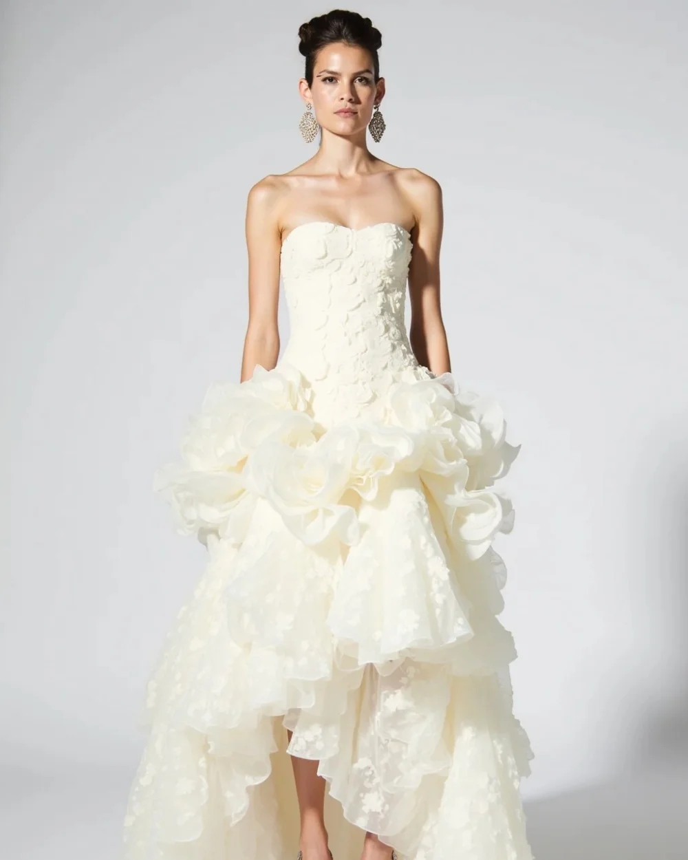 Maßgeschneiderte Nectarean Chic Jersey handgemachte Blume geraffte A-Linie Brautkleid modernen Stil trägerlose ärmellose Abendkleider