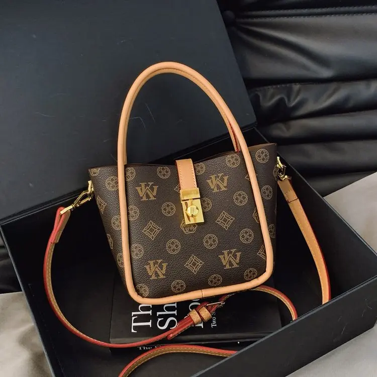 

Trendy Commute Purse, Sleek Exterior with Gold-Tone Accents, Adjustable Crossbody Strap, Underarm Style, New 2026 Look