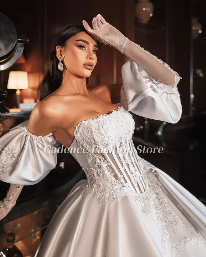 Robes de mariée princesse arabe sans bretelles blanches de luxe personnalisées, Corset en dentelle appliquée, robes de mariée en Satin de dubaï, 2025