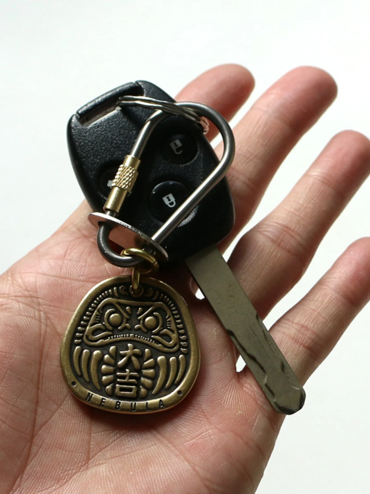 Retro Japanese Metal Daruma Keychain Good Luck Charm Motorcycle Accessory Hanging Decoration Car Interior Decor DIY Model