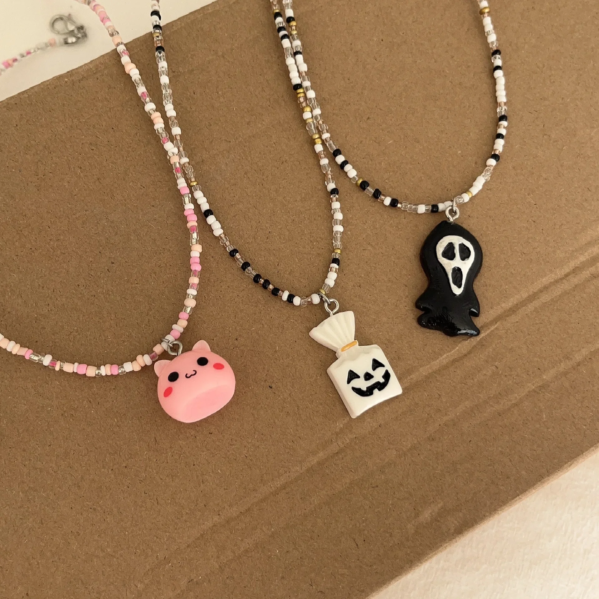 Original niche design personalized polychrome Beading funny necklace Halloween creative ghost skull pendant collarbone necklace