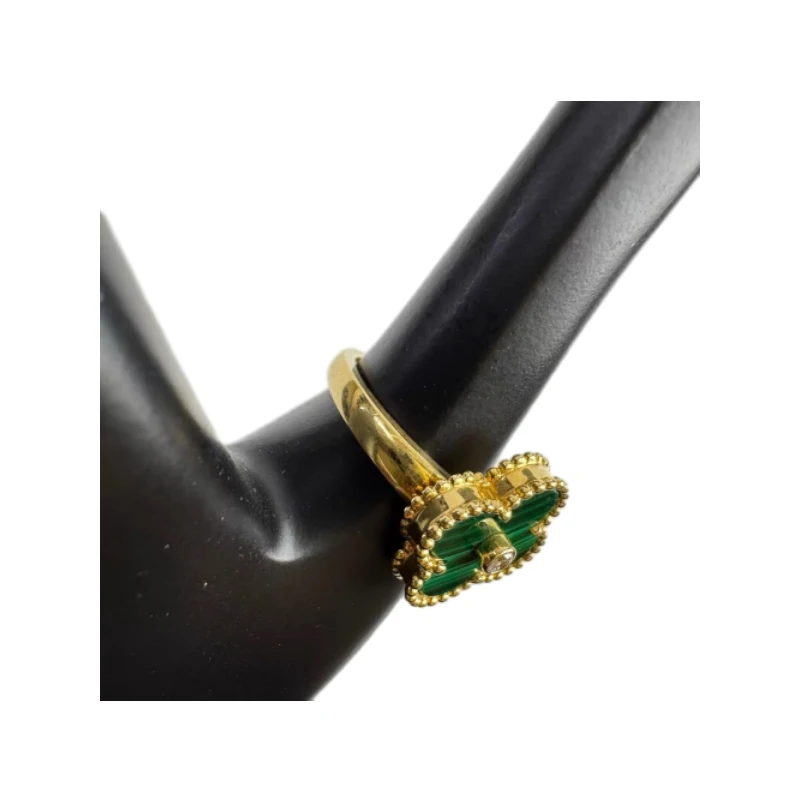 

Кольцо с четырьмя листами клевера для женщин: скользящая интерпретация удачи и универсального артефакта для поездок на работу.