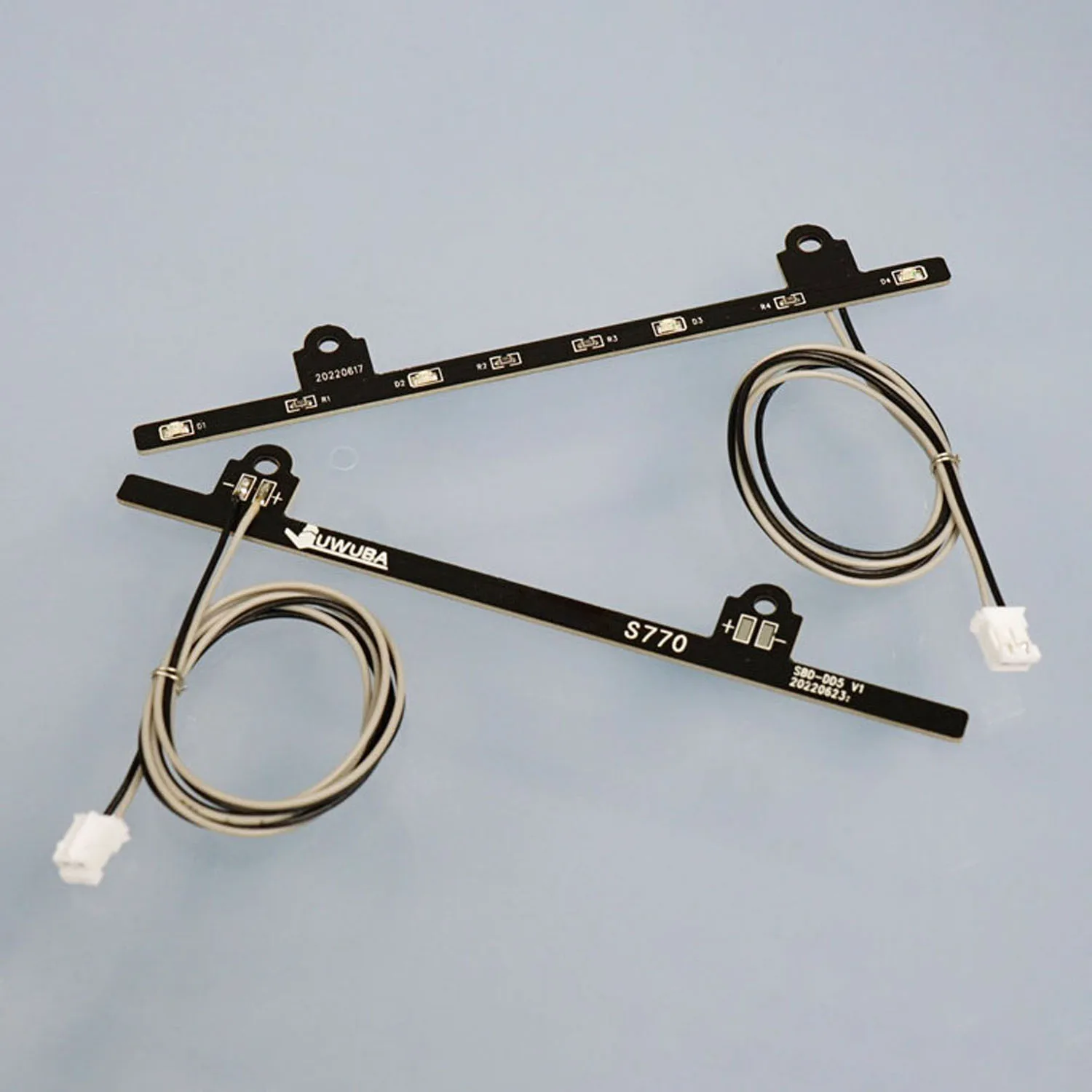 

Plastic Side Skirt Light 3-7V LED Warning Lamp for 1/14 DIY Remote Control Tractor Truck Model 770S 6×4 56368 Car Parts