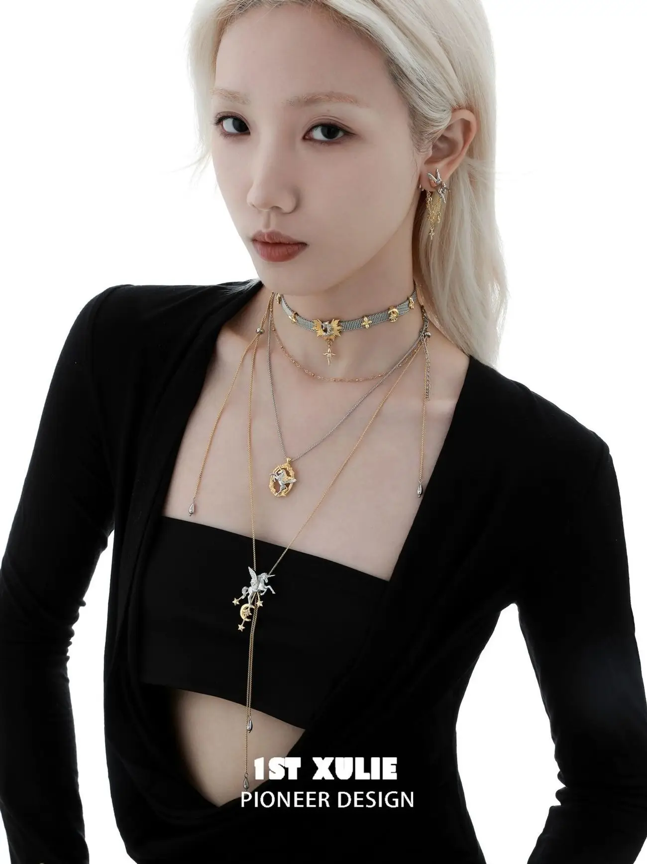 Christmas Dream Horse Drawn Necklace Original Design High-end Medieval Sweater Chain Neck Chain Clavicle Chain