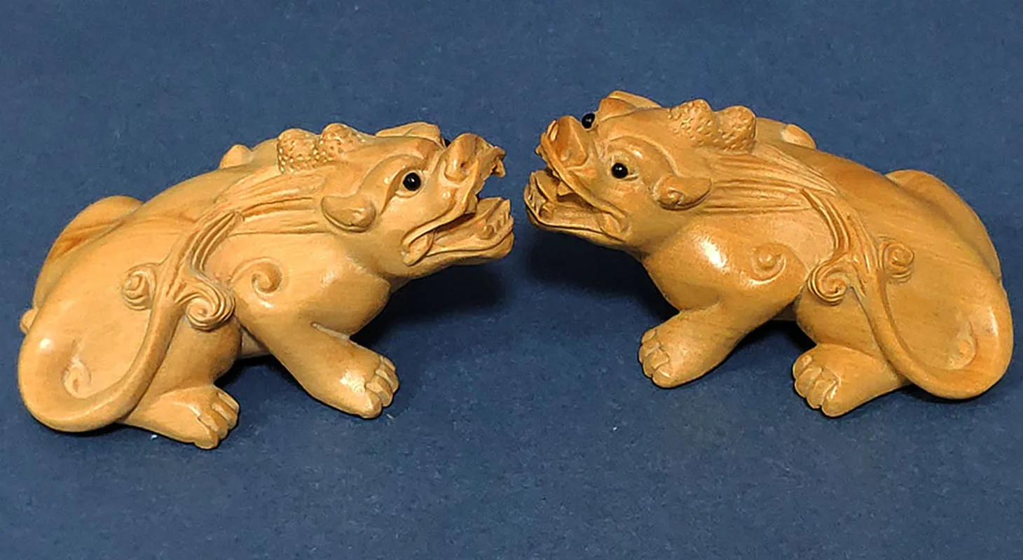 

Z1063 - 2 " Hand Carved Japanese Boxwood Netsuke Carving Figurine - Baby Dragon Pair Kylin