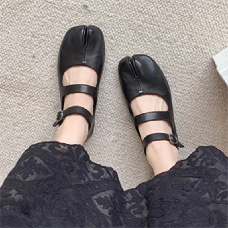 Designer Split Toe Flats Shoes Buckle Strap Women Comfort Bottom Ballerina Shoes Soft Leather Solid Outdoor Footwear