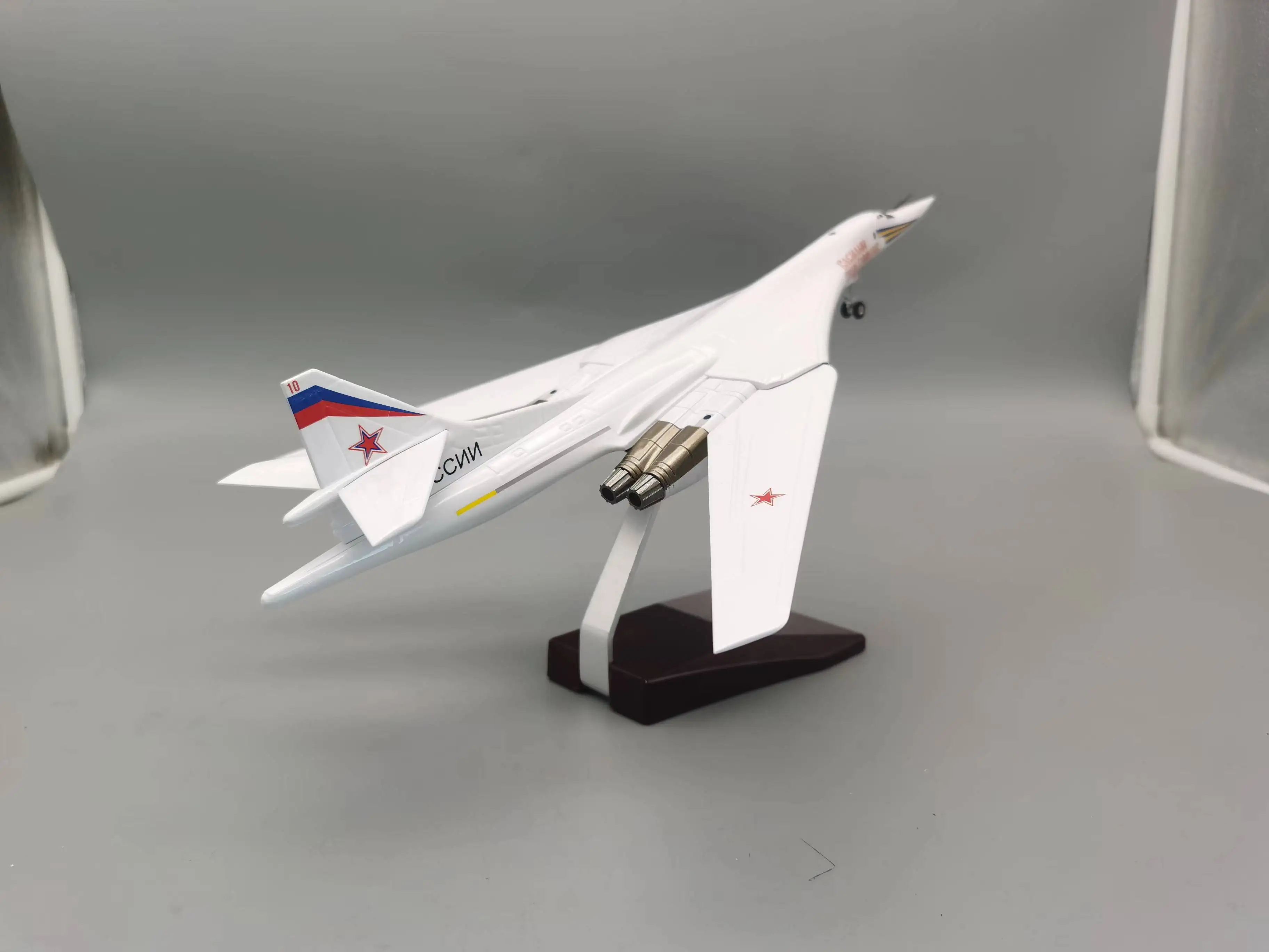 1/144 Russian Tu-160 Tu160 White Swan Figure 160 Long-range Strategic Bomber Alloy Aircraft Metal Model Adult Fans Collectible