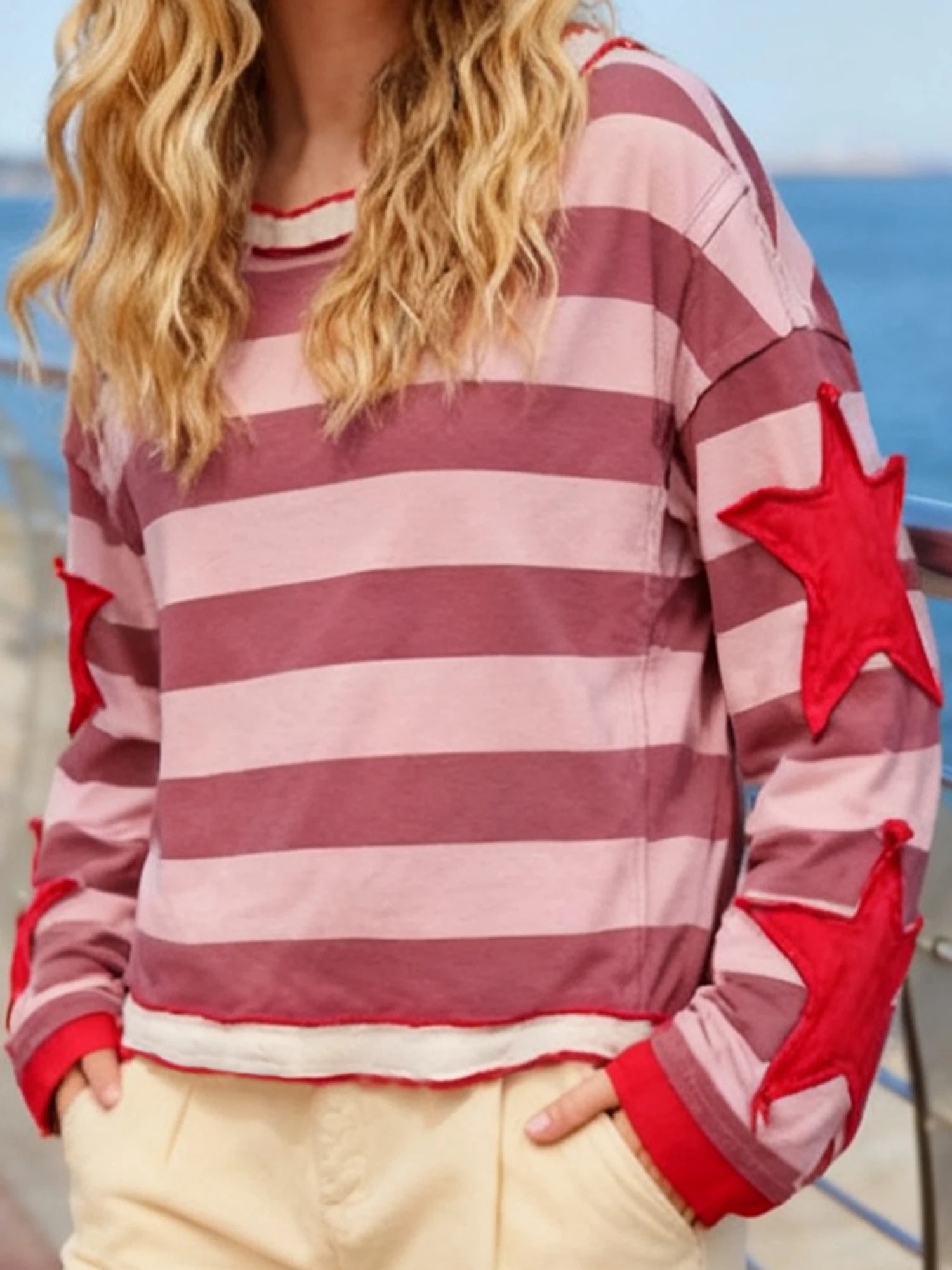 Stylowe damskie bluzki w paski z modnym haftem w gwiazdki i luźnym krojem na sezon jesieni.