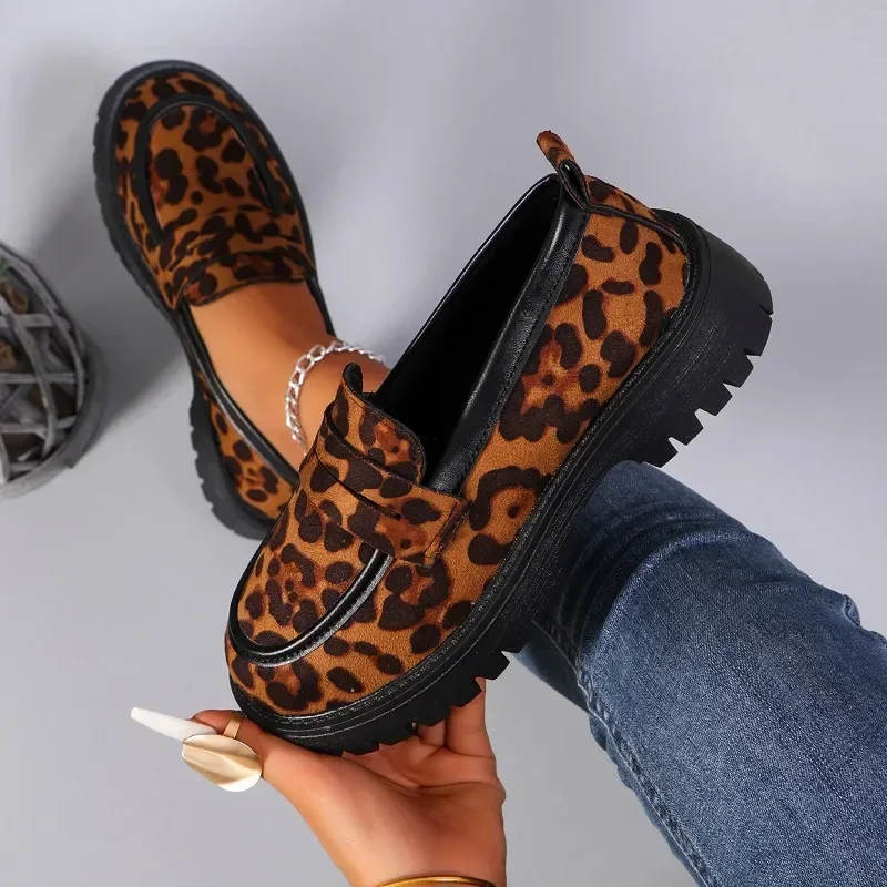 Mocassins estilo britânico para mulheres, dedo do pé redondo, estampa leopardo, cores misturadas, plataforma, saltos volumosos, sapatos femininos, venda quente, outono, 2024