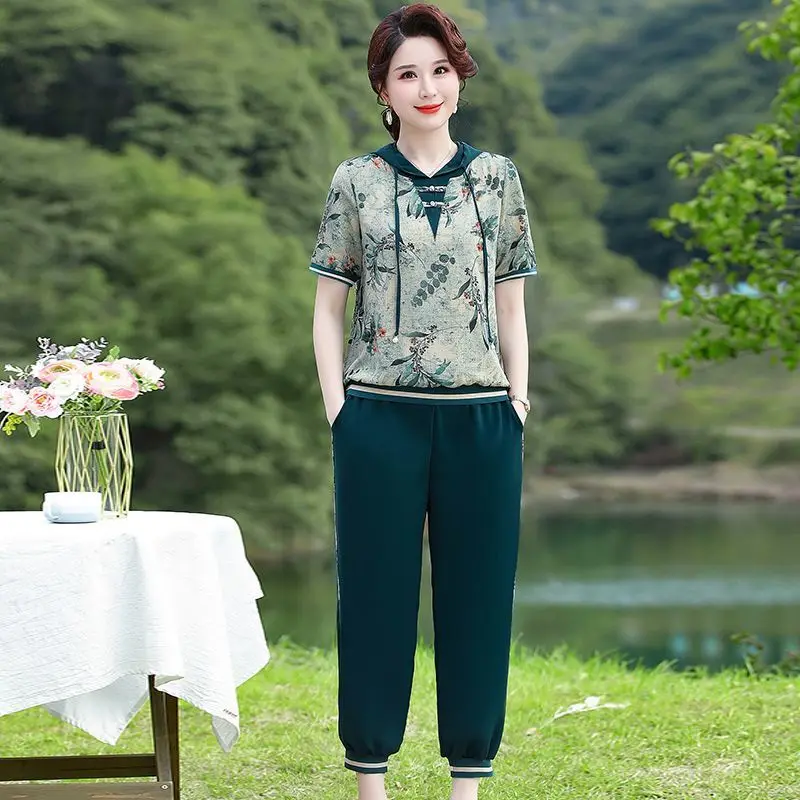 

Элегантный летний повседневный комплект для женщин среднего возраста