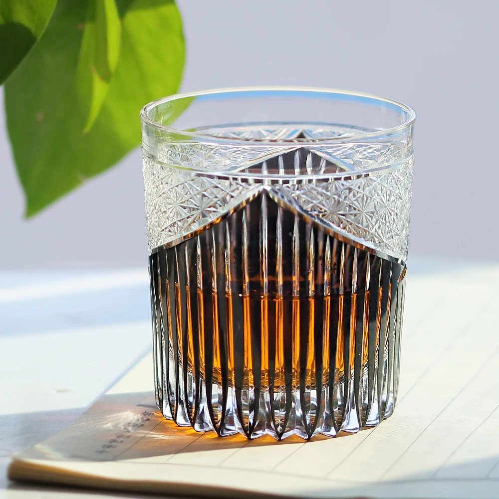 gobelet-en-verre-a-whisky-noir-edo-kiriko-de-style-japonais-artisanal-dans-une-boite-cadeau