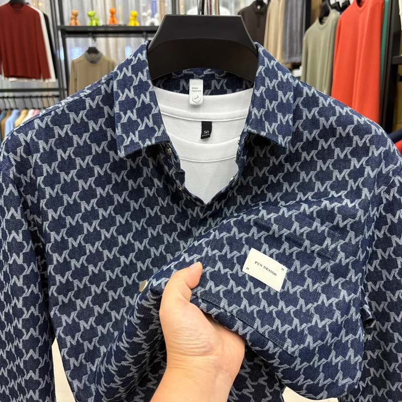 

Высококачественная жаккардовая джинсовая мужская рубашка с длинными рукавами и лацканами на весну и осень, новый модный повседневный тренд, элитный топ