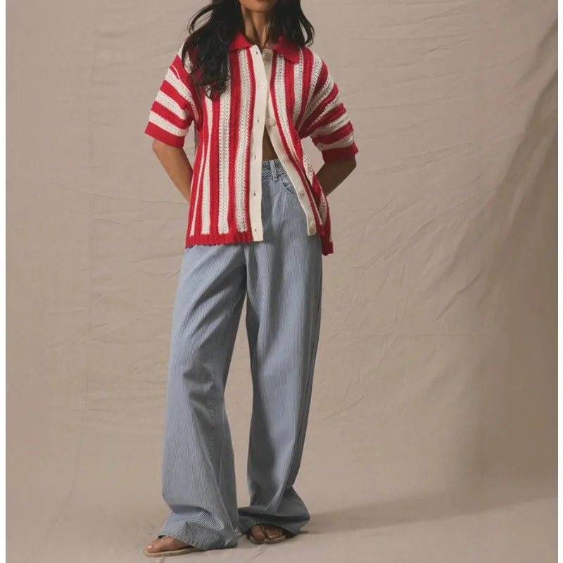 

2025 New Women's Fashion Loose Autumn and Winter Stylish Unique Striped Knitted Top with Contrast Design Collar Sweater