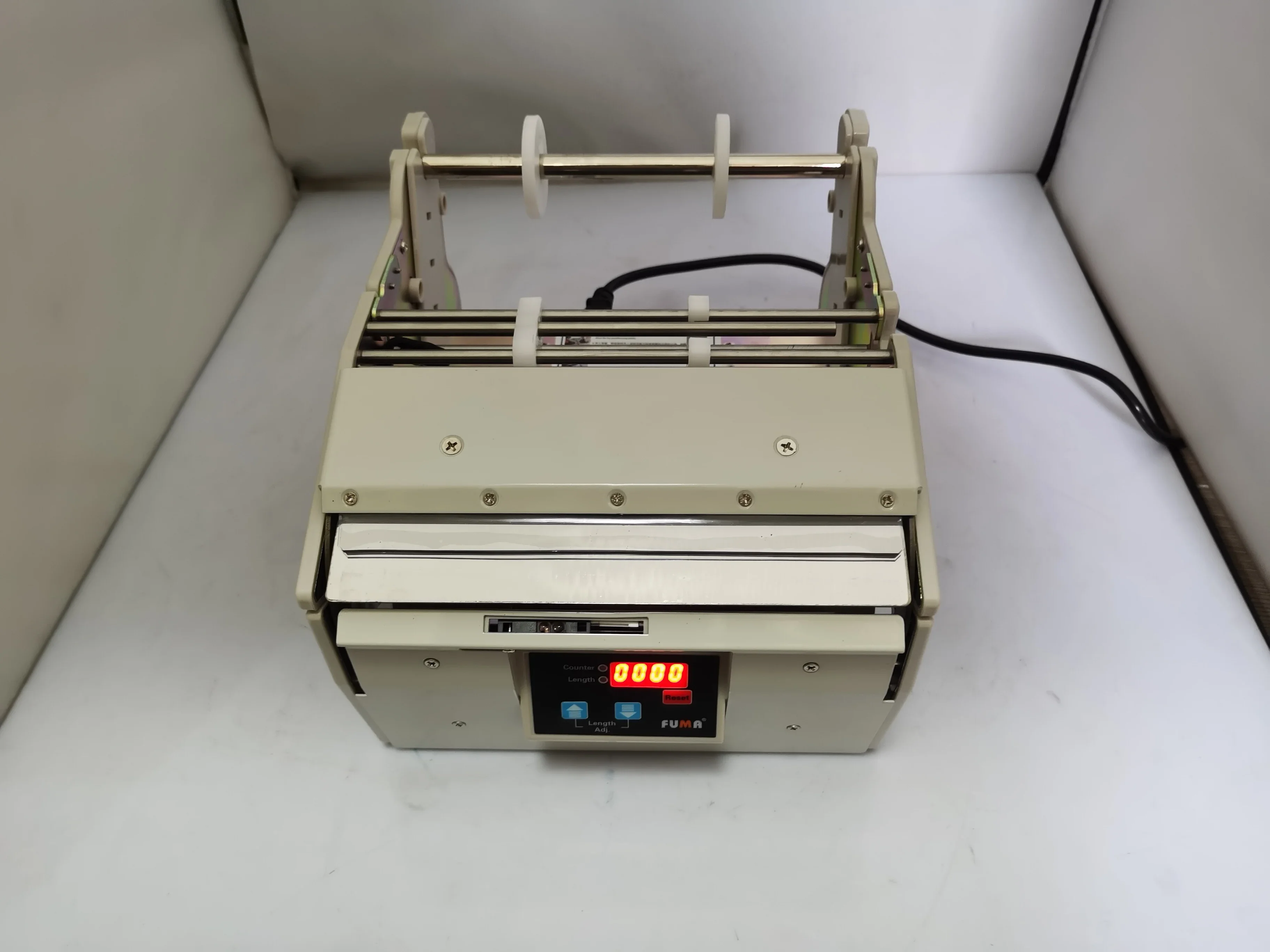 

FA-130 (130mm width) automatic label peeling machine, self-adhesive label separator, bar code stripping machine