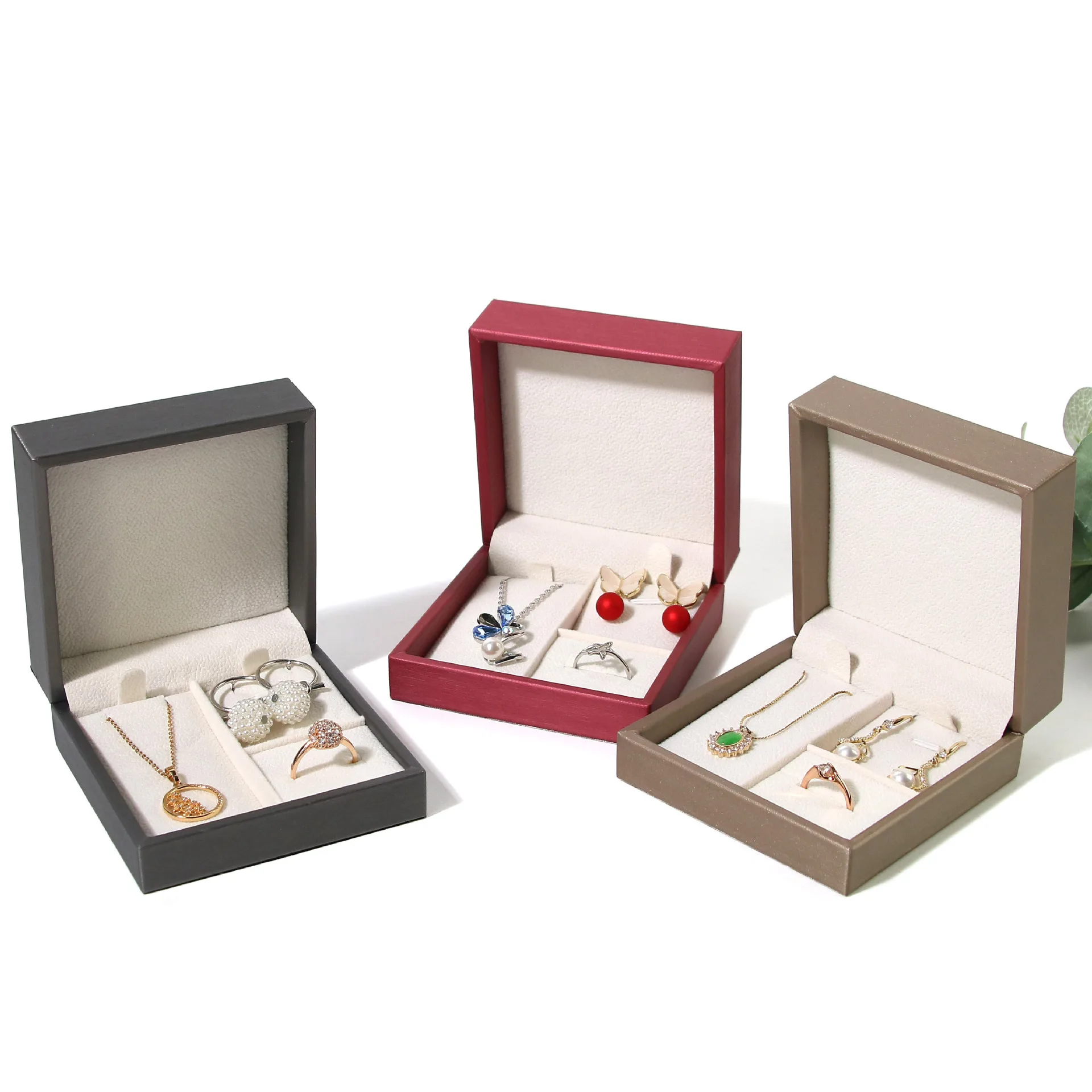 

Набор из 2 шт. (комплект) из искусственной кожи с эффектом браширования для хранения ювелирных изделий: шкатулка для колец, подвесок, серег, демонстрационный футляр для упаковки