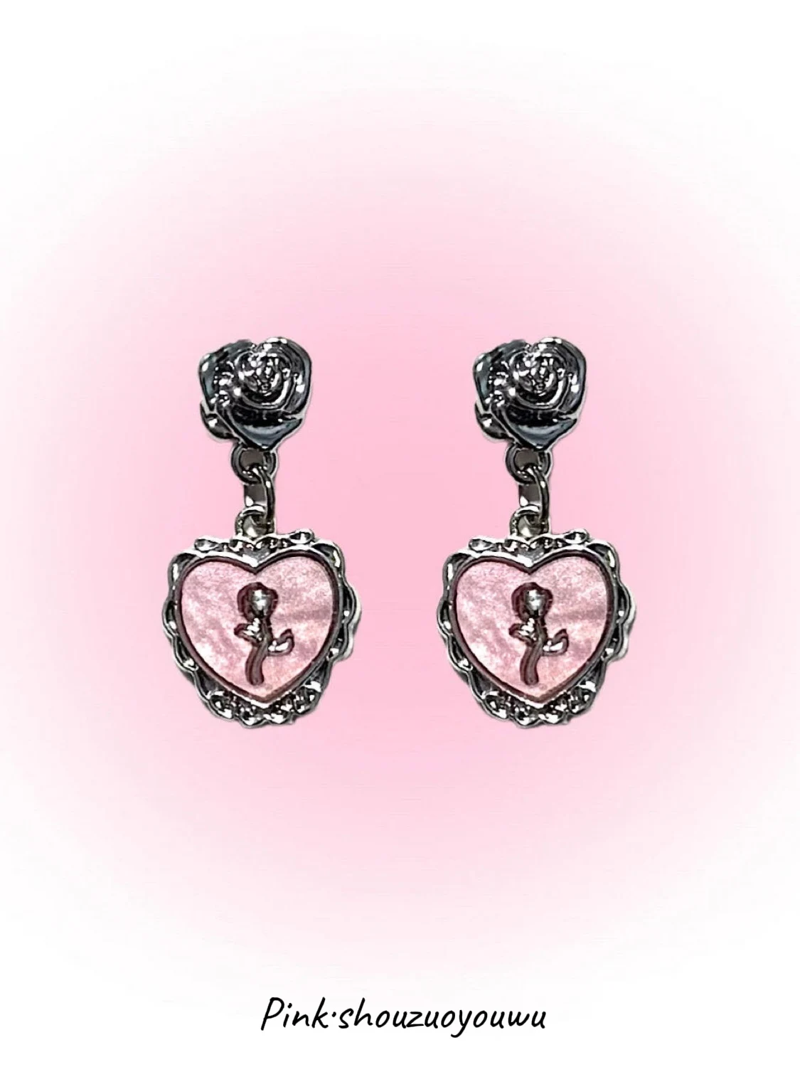 brinco-de-orelha-em-formato-de-coracao-rosa-com-design-original-de-rosa-recuada-acessorio-de-joalheria-elegante-e-de-qualida