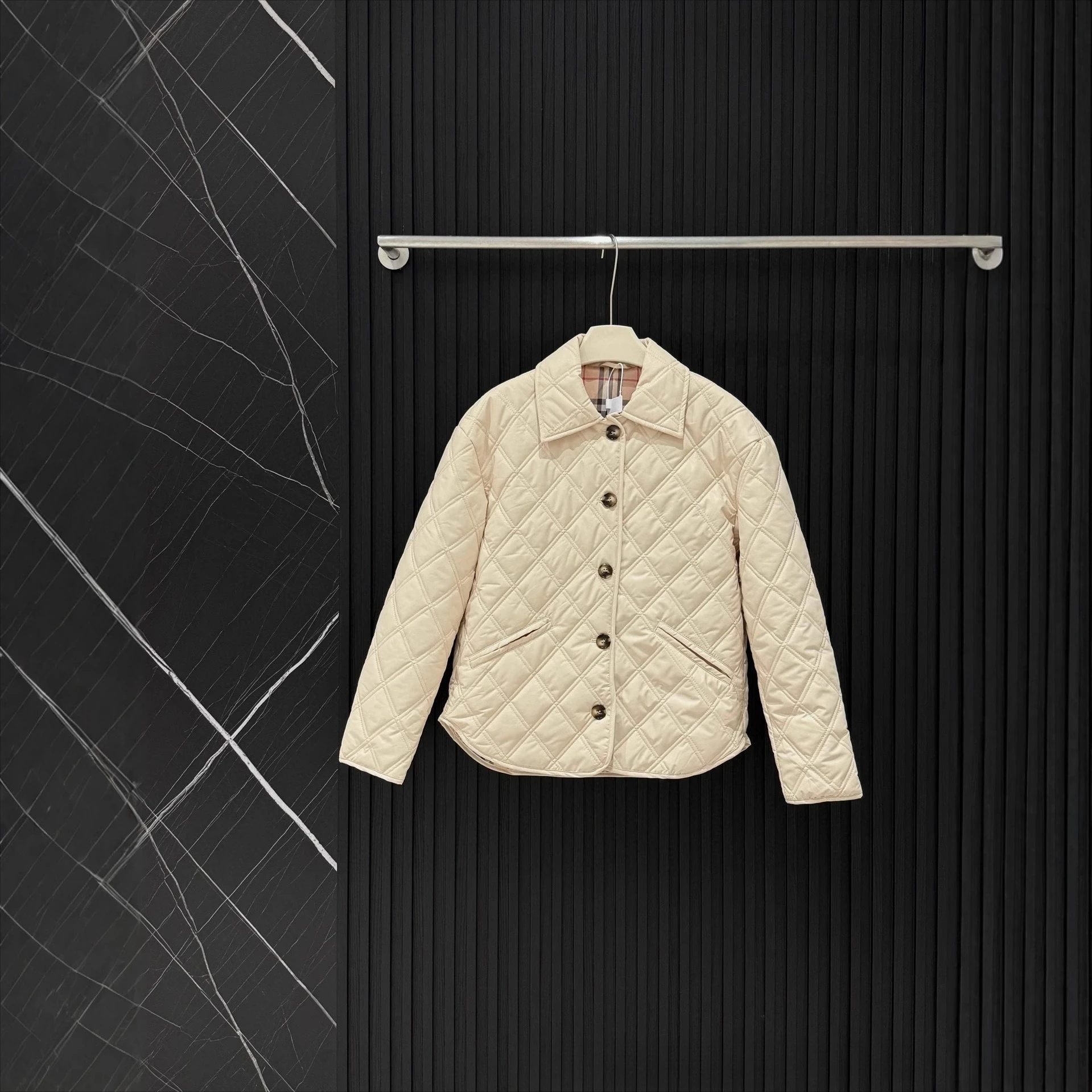 25 منتجًا جديدًا في أوائل الخريف، سترة مبطنة بالقطن ذات صدر واحد ونحيفة وخصر عين رفيع وأكمام طويلة