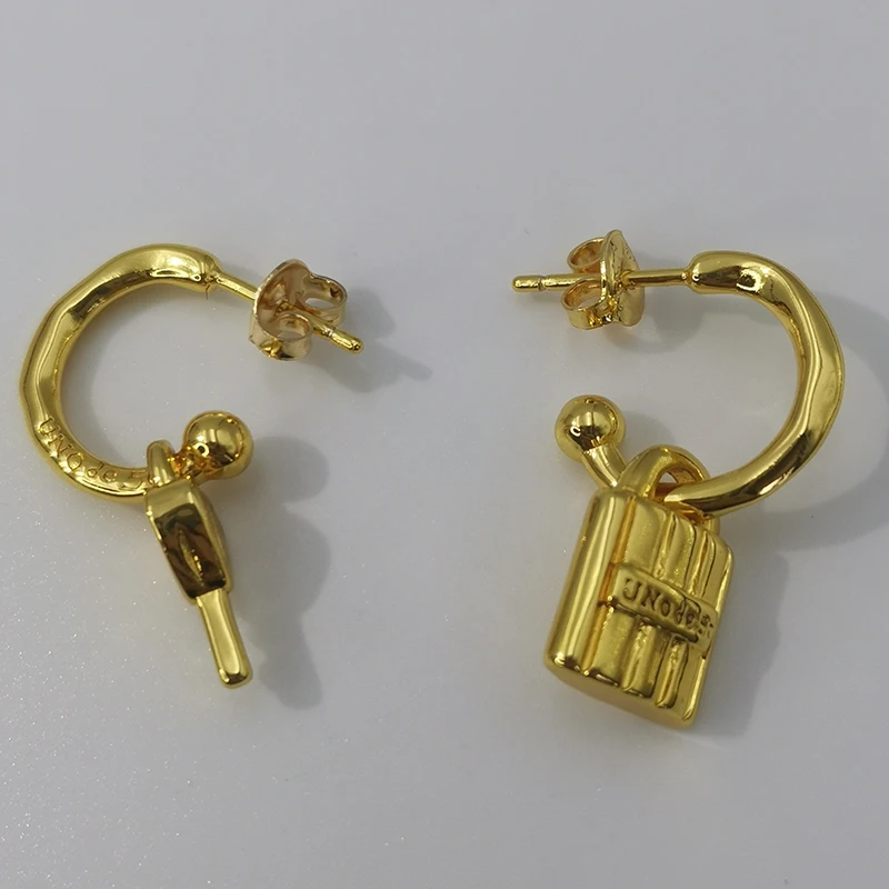 2024 New Spanish Pop UNO Unique Design Key and Lock Essence Beauty Style Earrings Romantic Jewelry