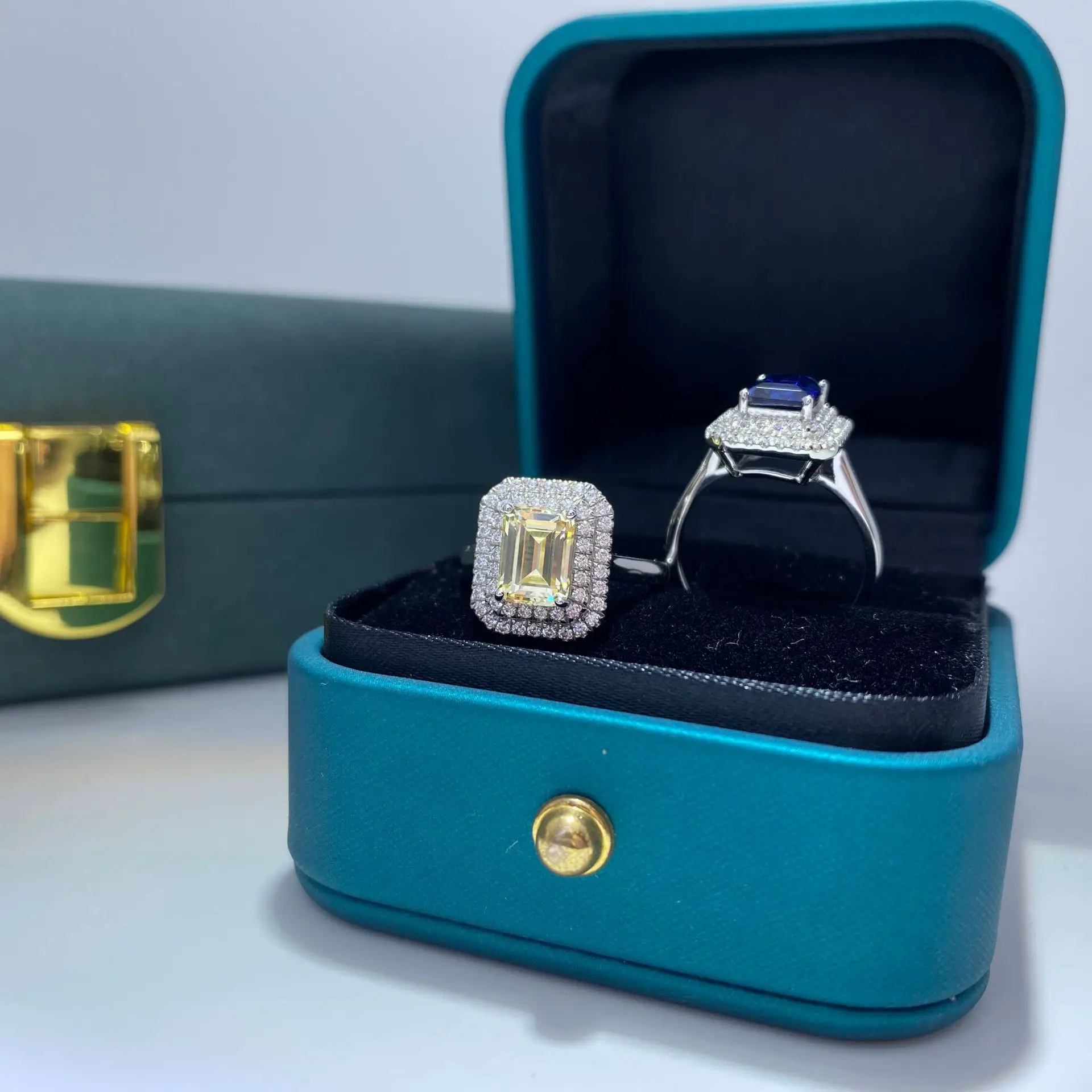 

Женское кольцо Double Halo Fashion 2 карата с платиновым муассанитом PT950 — стильное двойное ореол, привлекательная 2 карата, чистая текстура PT950