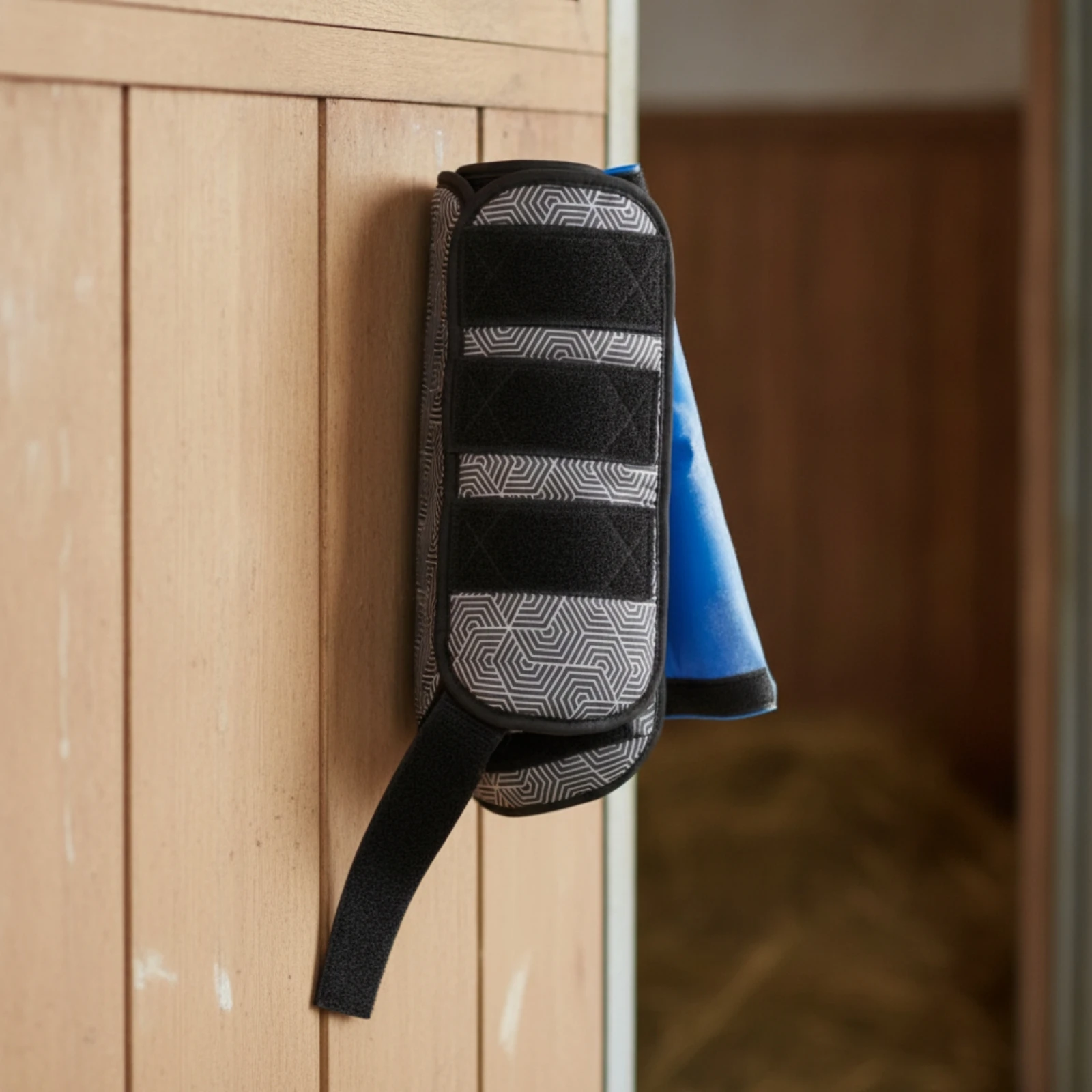 Horse Cooling Wrap with Ice Pack Removable Horse Ice Pack Padded Easy to Apply for Horses, Training Recovery, Stable