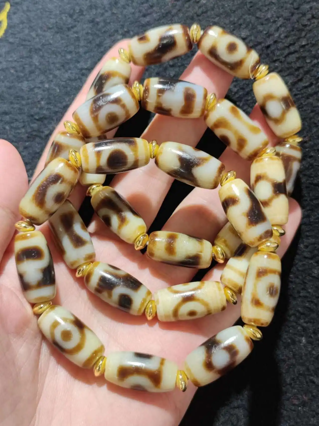 1pcs/lot natural multi-pattern old agate dzi bracelet Yellow teeth Weathering lines White core holes Ethnography Accessories