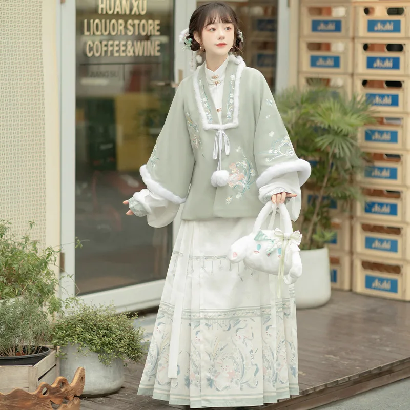 Original Hanfu woman embroidery Ming made collar padded jacket horse face skirt Hanfu winter velvet