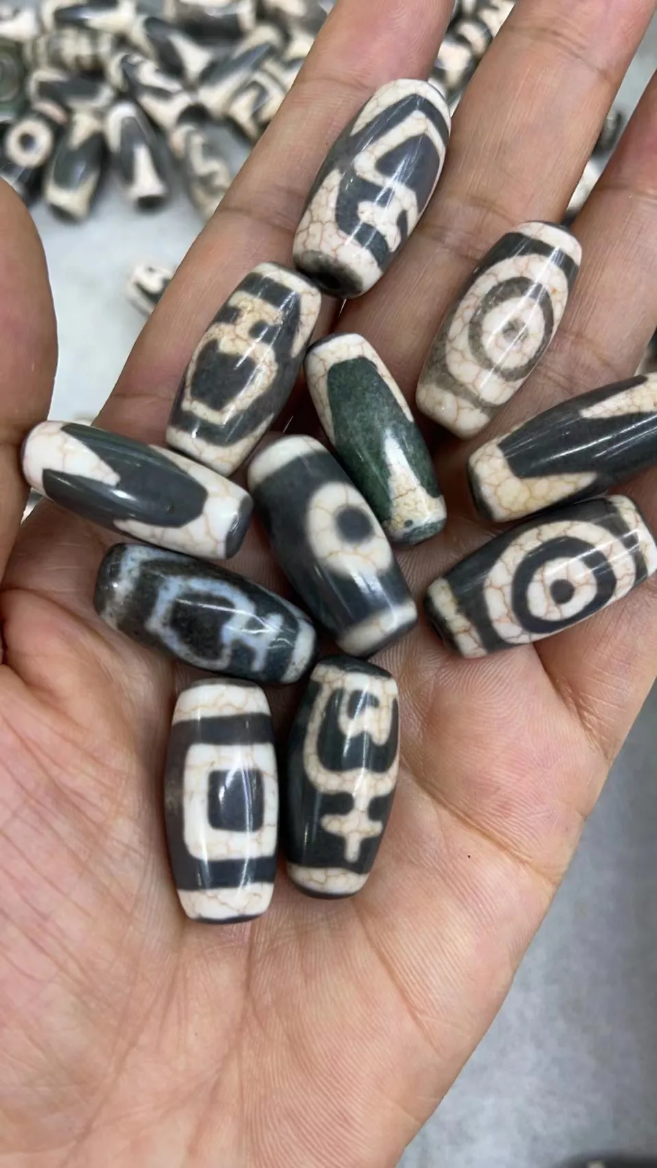 

90pcs/lot natural old agate dzi wholesale rare variety Tibet ancient beads grey precious accessories jewelry amulet folk-custom