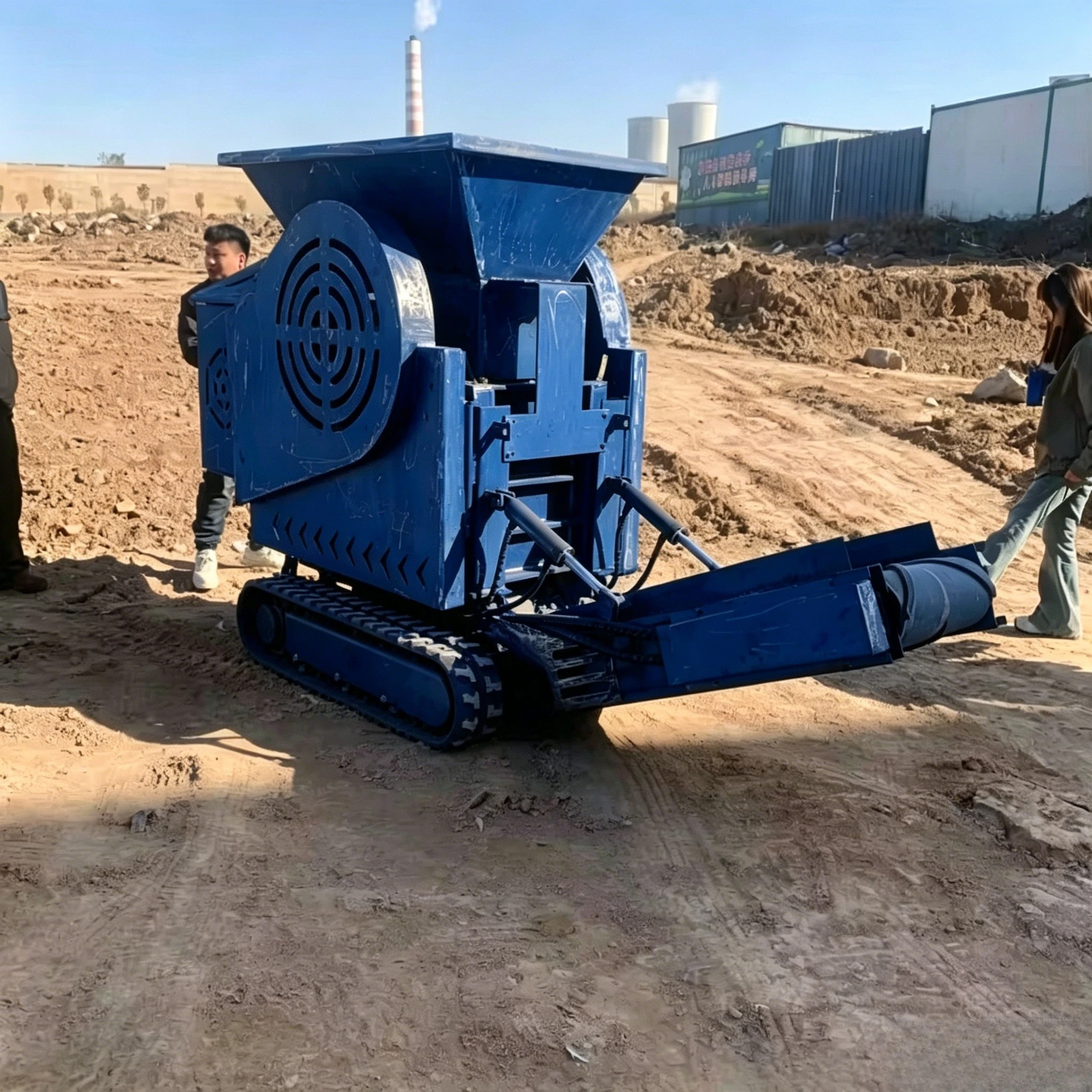 Small Tracked Mobile Hammer Crusher with Bearing & Gearbox Portable Mining Equipment AC Motor Max.6t/h Capacity Customized