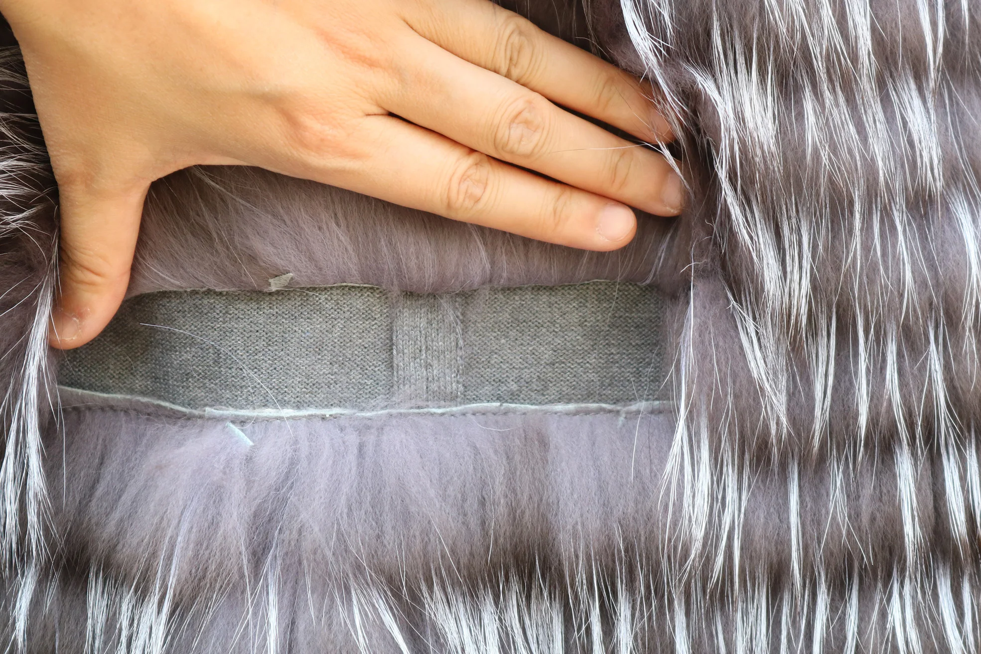 2026 Winter New Fur Strip Sewed Together Short Style Thin Raccoon Fur Fox Fur Coat Young Women's Coat